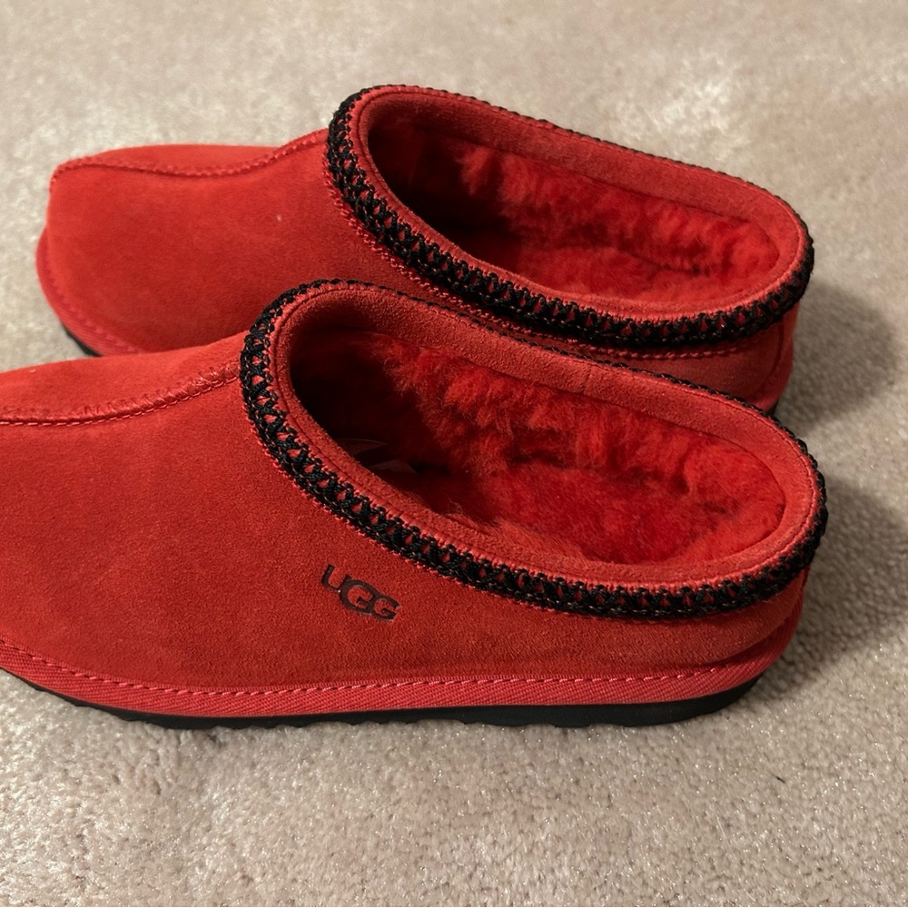 Ugg kids Tasman slippers size 4 NEW